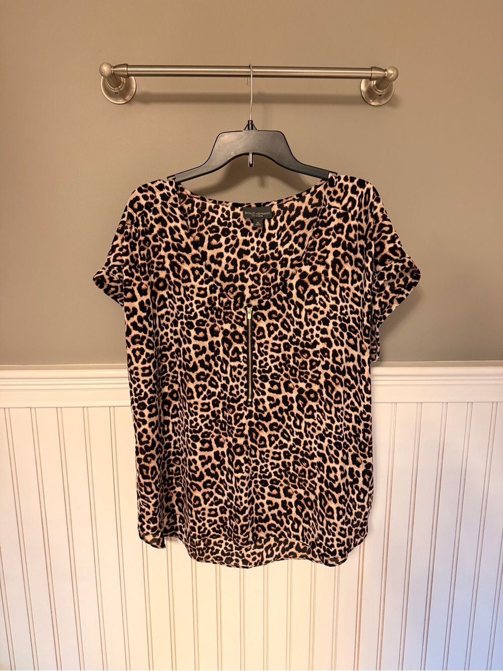 BOLD elements Leopard Zip-Front Blouse - Tan & Black
